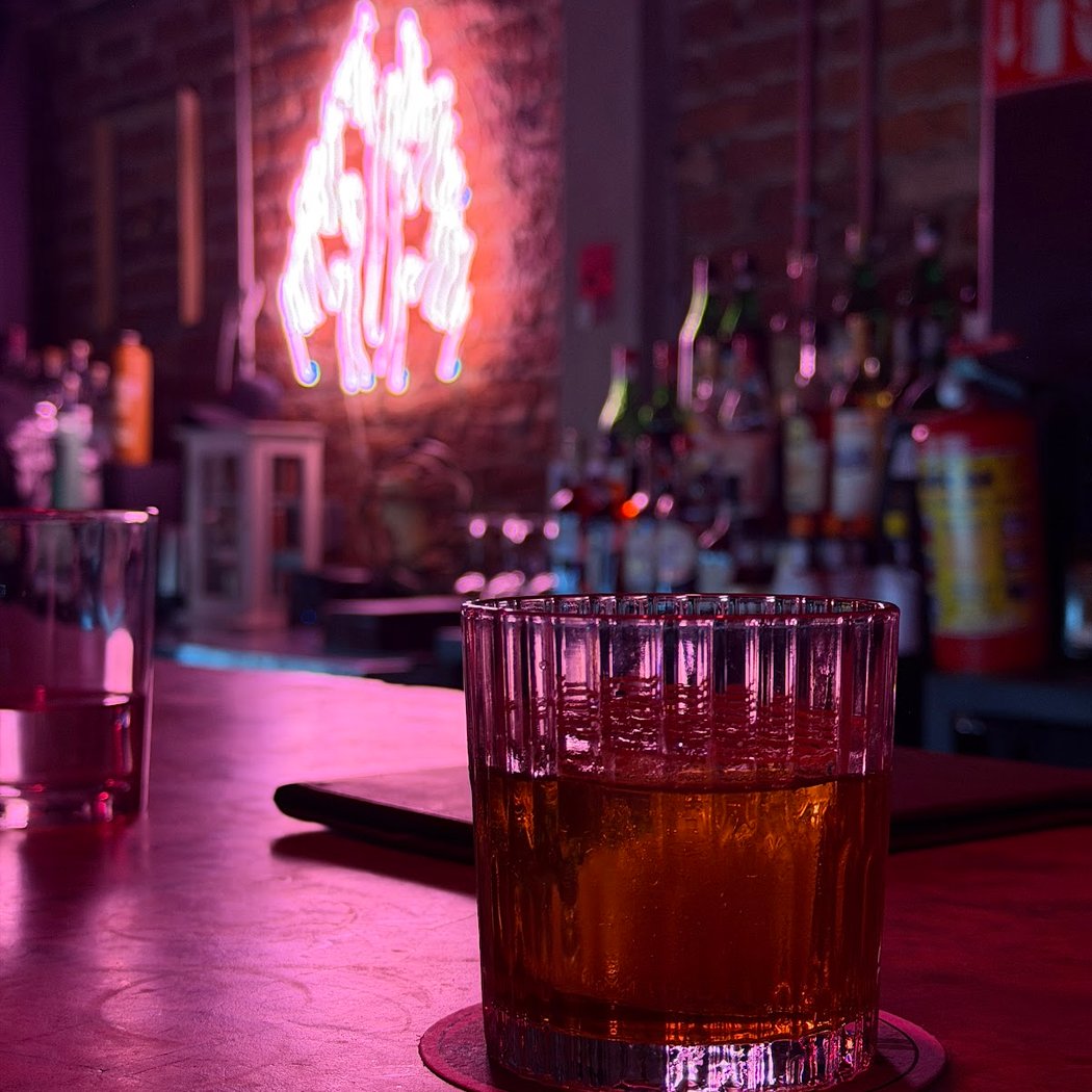 Ladina Bar 3